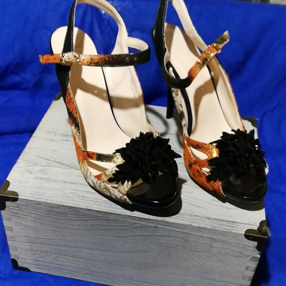 Kiss Kiss heels. - Picture 2 of 4